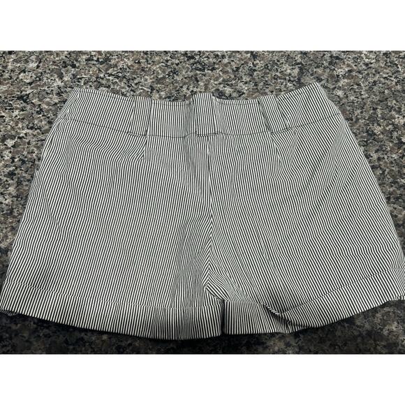 Women's Gray Express Shorts & Striped White House Black Market Shorts Size 4 - Picture 5 of 8